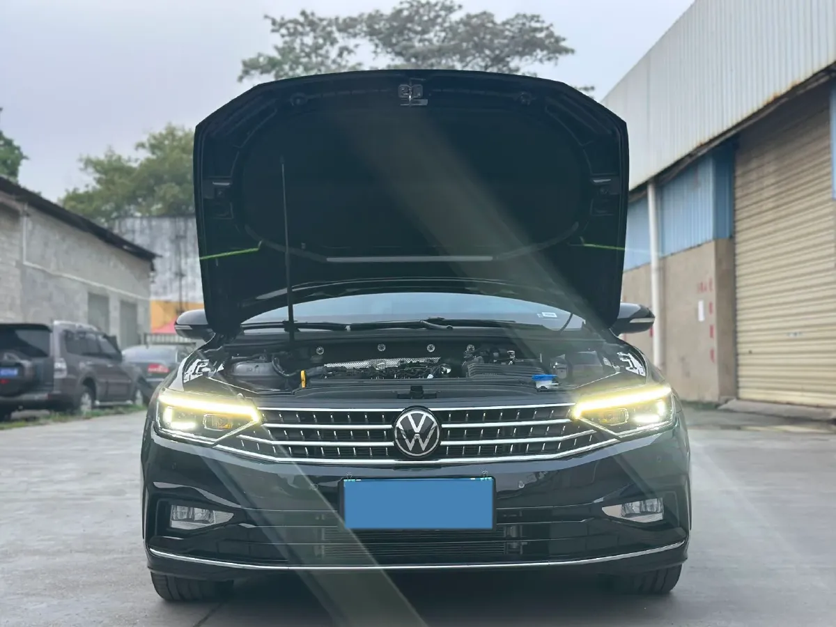 2025 Volkswagen Magotan 2.0T 186HP L4 7DCT,autocango,china used car exporter,china ev exporter,chinese used car exporter,chinese used ev exporter