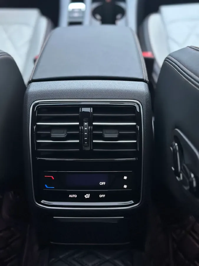 2025 Volkswagen Magotan 2.0T 186HP L4 7DCT,autocango,china used car exporter,china ev exporter,chinese used car exporter,chinese used ev exporter