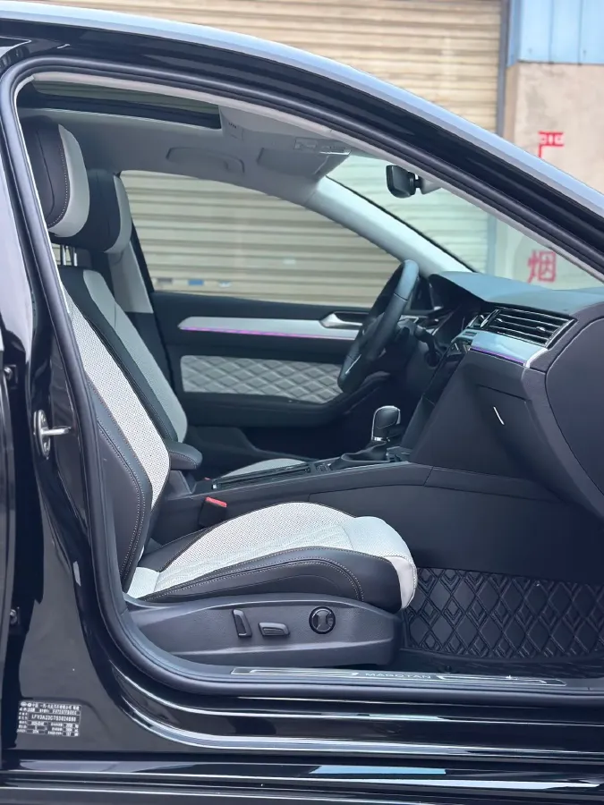 2025 Volkswagen Magotan 2.0T 186HP L4 7DCT,autocango,china used car exporter,china ev exporter,chinese used car exporter,chinese used ev exporter