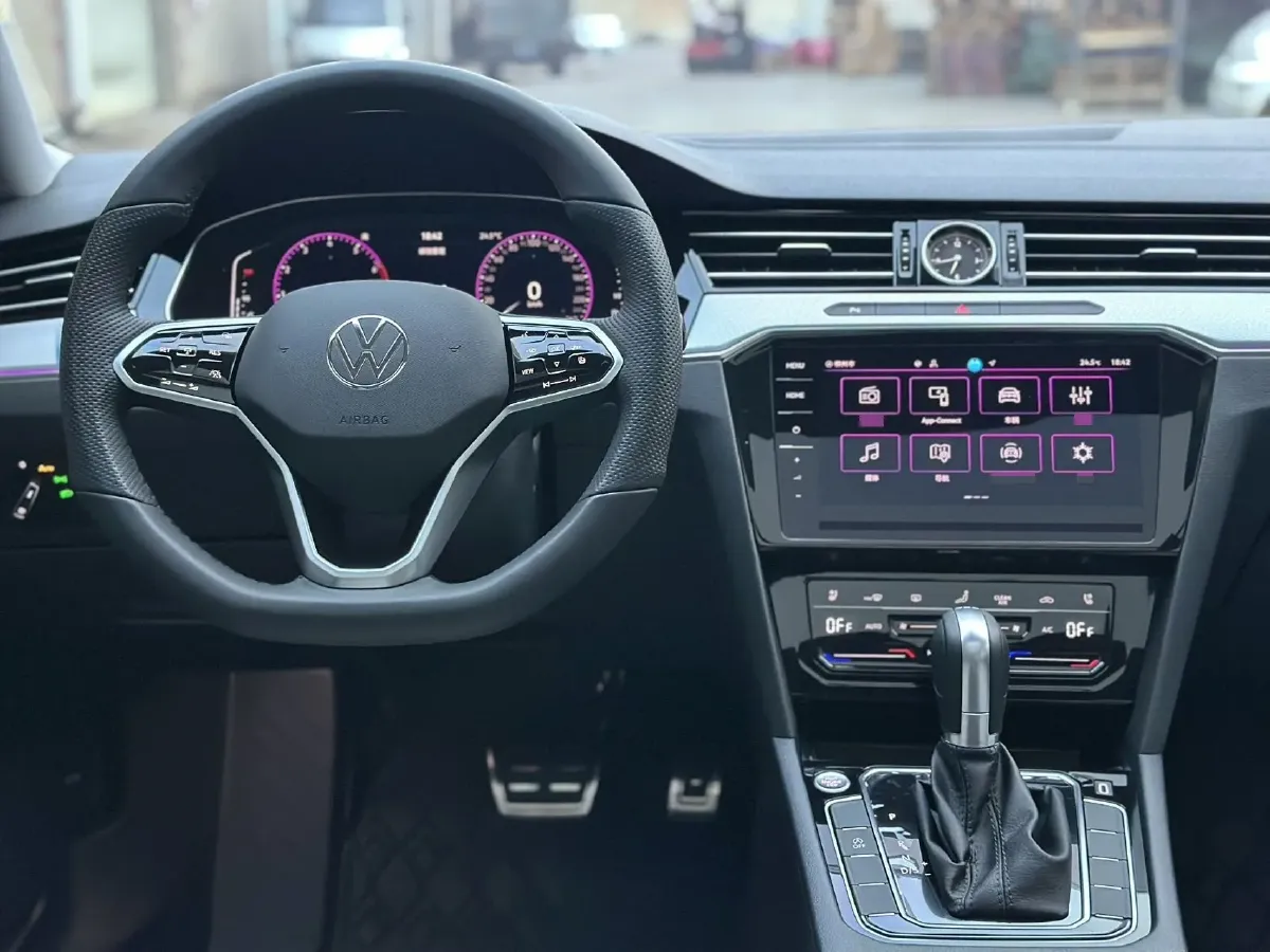 2025 Volkswagen Magotan 2.0T 186HP L4 7DCT,autocango,china used car exporter,china ev exporter,chinese used car exporter,chinese used ev exporter