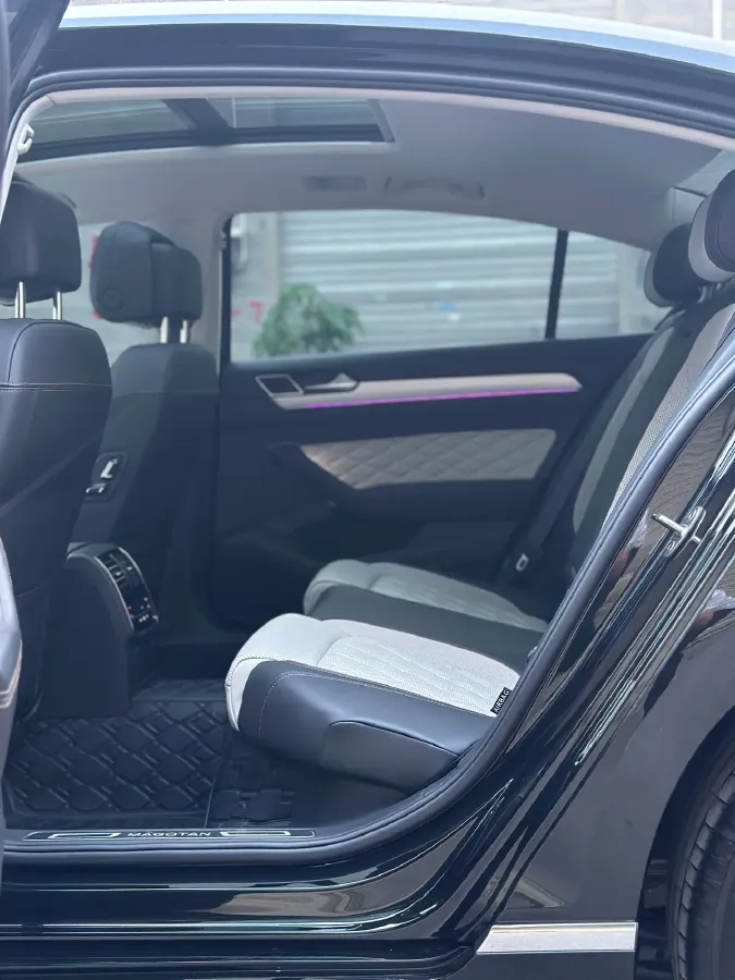 2025 Volkswagen Magotan 2.0T 186HP L4 7DCT,autocango,china used car exporter,china ev exporter,chinese used car exporter,chinese used ev exporter