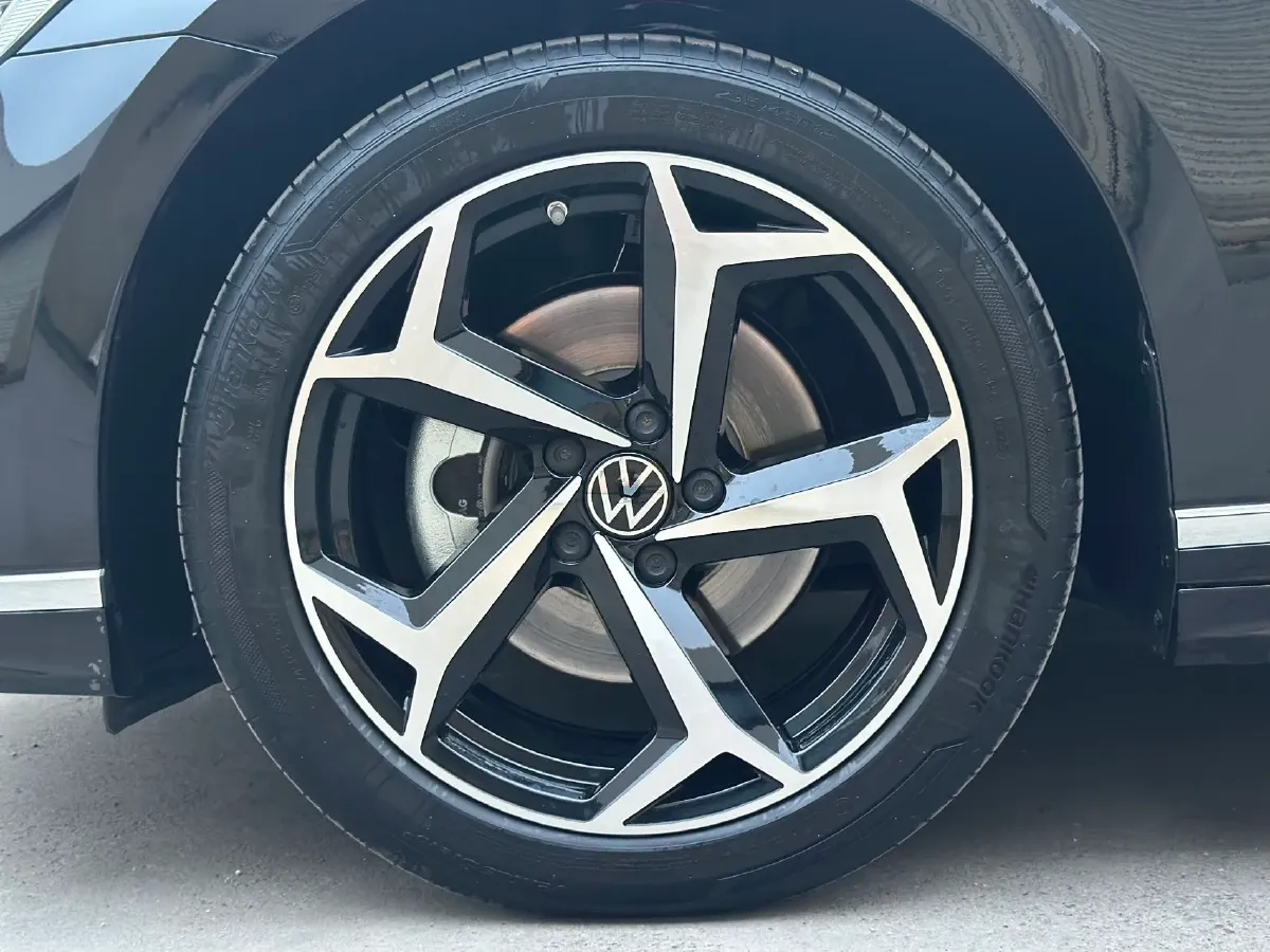 2025 Volkswagen Magotan 2.0T 186HP L4 7DCT,autocango,china used car exporter,china ev exporter,chinese used car exporter,chinese used ev exporter