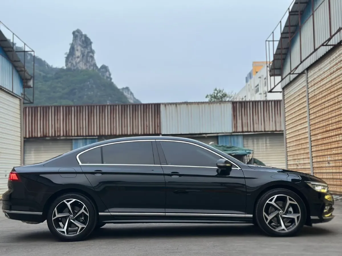 2025 Volkswagen Magotan 2.0T 186HP L4 7DCT,autocango,china used car exporter,china ev exporter,chinese used car exporter,chinese used ev exporter