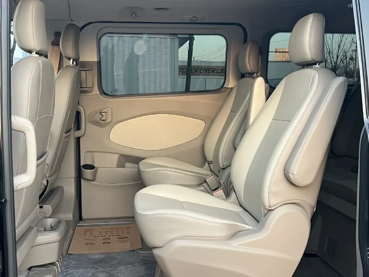 2017 Ford Tourneo 2.0T 203HP L4 6AT,autocango,china used car exporter,china ev exporter,chinese used car exporter,chinese used ev exporter