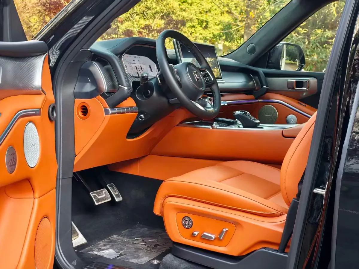 2024 Tank 700 3.0T 360HP V6 9AT PHEV 37.1KWH,autocango,china used car exporter,china ev exporter,chinese used car exporter,chinese used ev exporter