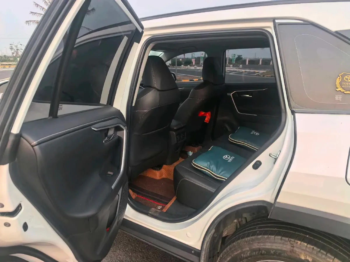 2023 Toyota RAV4 2.0L 171HP L4 CVT,autocango,china used car exporter,china ev exporter,chinese used car exporter,chinese used ev exporter