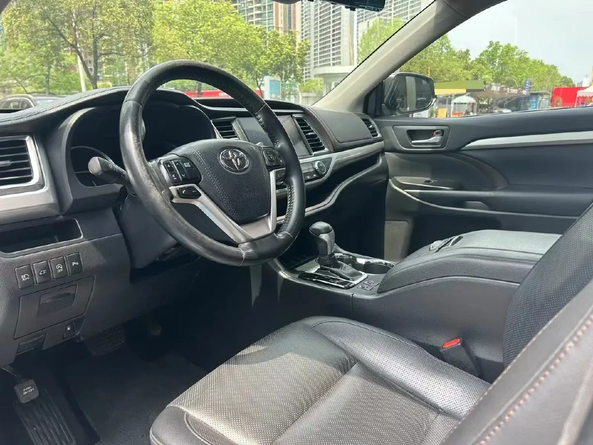 2018 Jeep Grand Commander 2.0T 265HP L4 9AT,autocango,china used car exporter,china ev exporter,chinese used car exporter,chinese used ev exporter