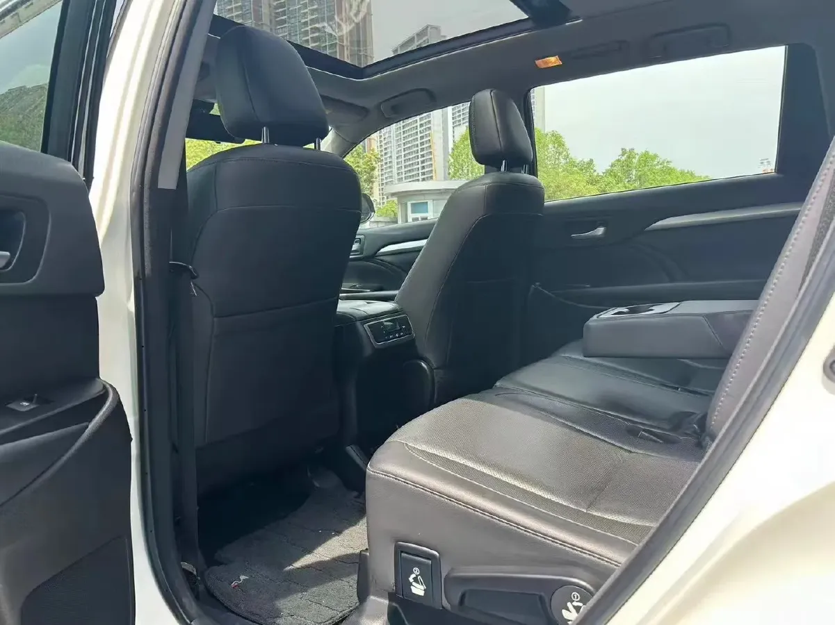 2018 Jeep Grand Commander 2.0T 265HP L4 9AT,autocango,china used car exporter,china ev exporter,chinese used car exporter,chinese used ev exporter