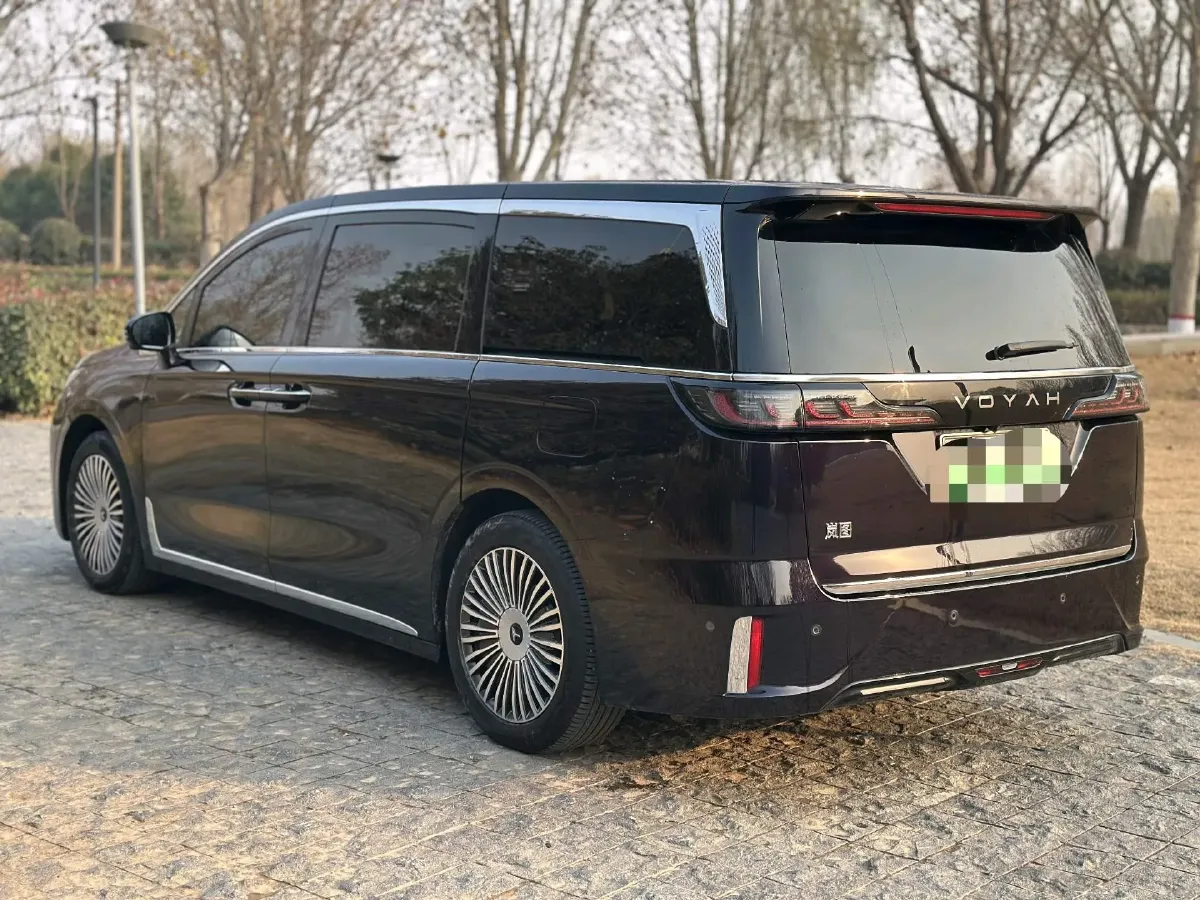 2025 Voyah Dream 1.5T 150HP L4 PHEV 41.7KWH,autocango,china used car exporter,china ev exporter,chinese used car exporter,chinese used ev exporter