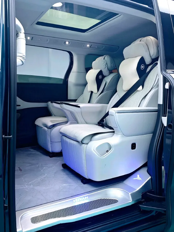 2025 Voyah Dream 1.5T 150HP L4 PHEV 41.7KWH,autocango,china used car exporter,china ev exporter,chinese used car exporter,chinese used ev exporter