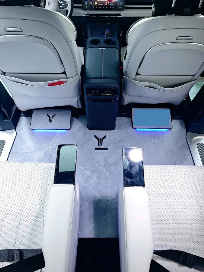 2025 Voyah Dream 1.5T 150HP L4 PHEV 41.7KWH,autocango,china used car exporter,china ev exporter,chinese used car exporter,chinese used ev exporter