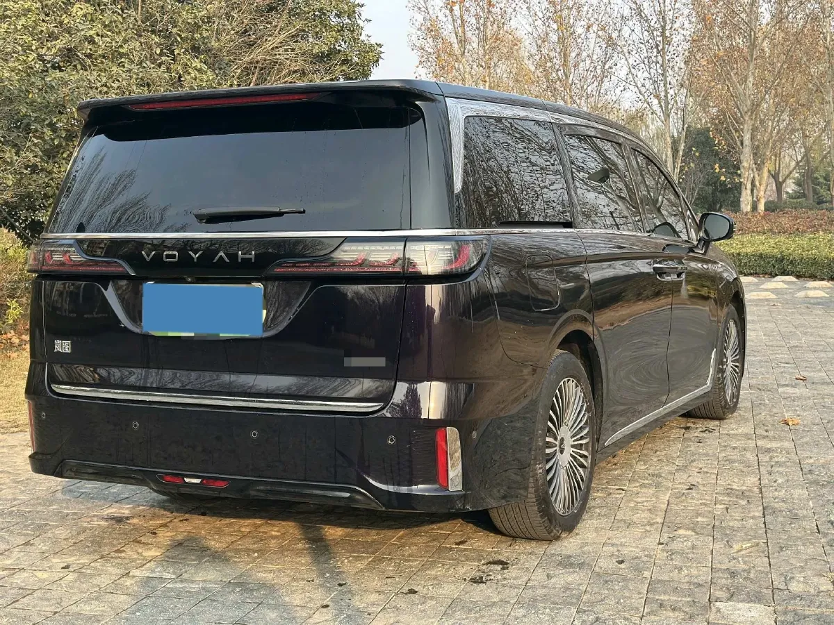 2025 Voyah Dream 1.5T 150HP L4 PHEV 41.7KWH,autocango,china used car exporter,china ev exporter,chinese used car exporter,chinese used ev exporter
