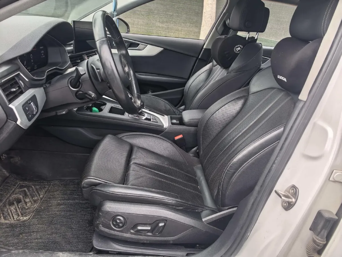 2020 Audi A4L 2.0T 190HP L4 7DCT,autocango,china used car exporter,china ev exporter,chinese used car exporter,chinese used ev exporter