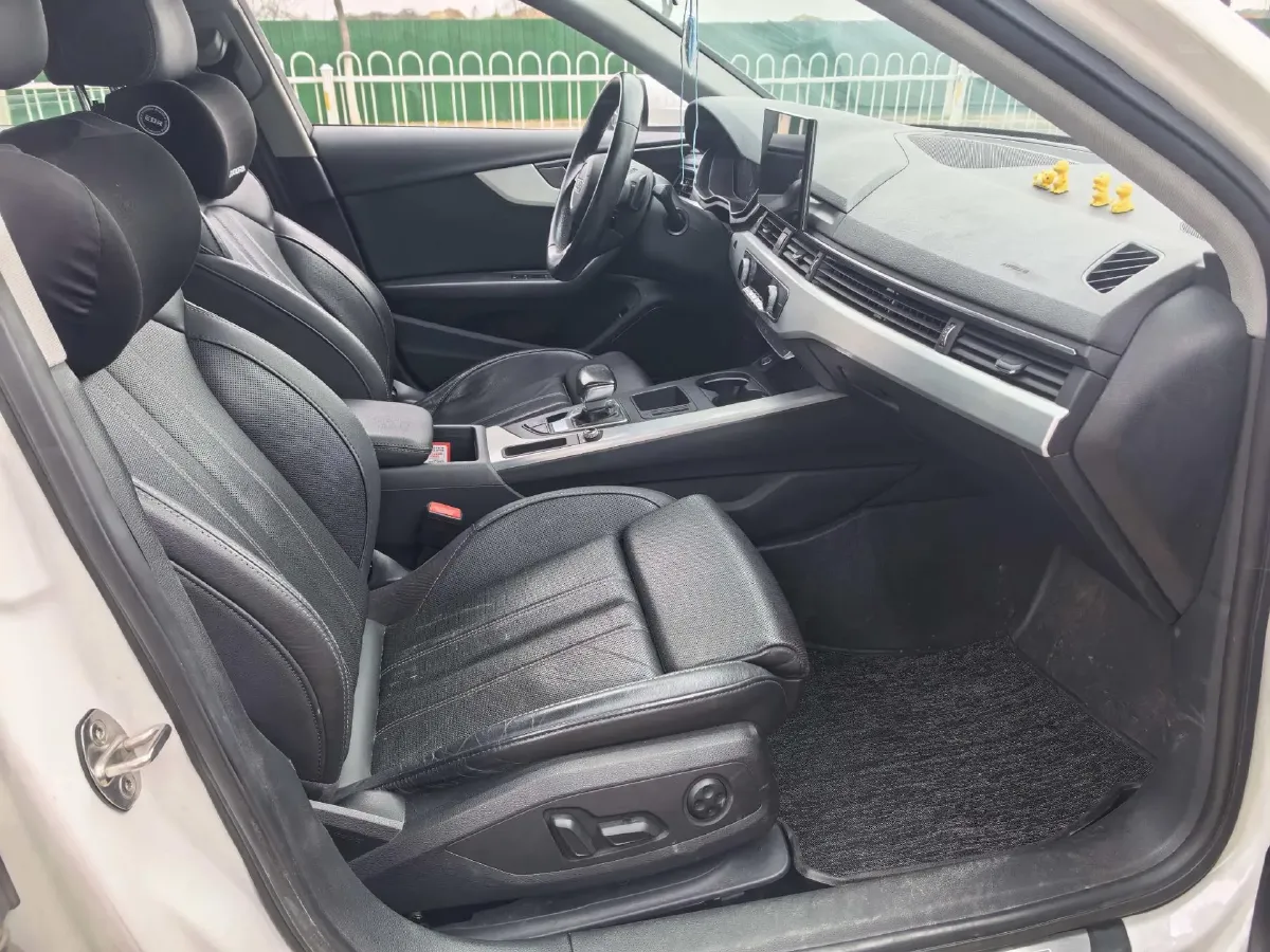 2020 Audi A4L 2.0T 190HP L4 7DCT,autocango,china used car exporter,china ev exporter,chinese used car exporter,chinese used ev exporter