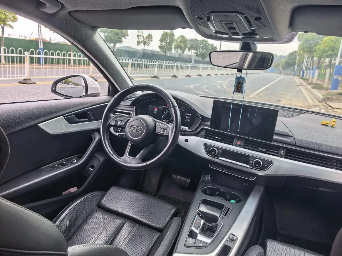 2020 Audi A4L 2.0T 190HP L4 7DCT,autocango,china used car exporter,china ev exporter,chinese used car exporter,chinese used ev exporter