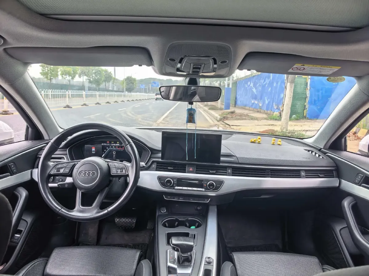 2020 Audi A4L 2.0T 190HP L4 7DCT,autocango,china used car exporter,china ev exporter,chinese used car exporter,chinese used ev exporter