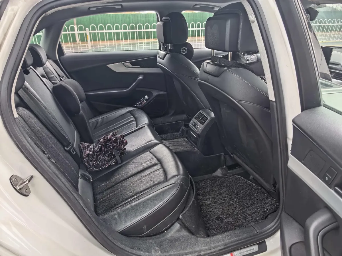 2020 Audi A4L 2.0T 190HP L4 7DCT,autocango,china used car exporter,china ev exporter,chinese used car exporter,chinese used ev exporter