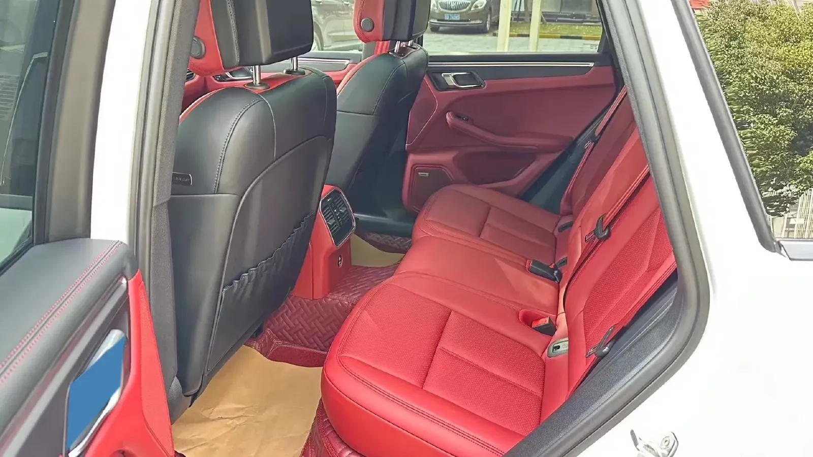 2022 Porsche Macan 2.0T 265HP L4 7DCT,autocango,china used car exporter,china ev exporter,chinese used car exporter,chinese used ev exporter