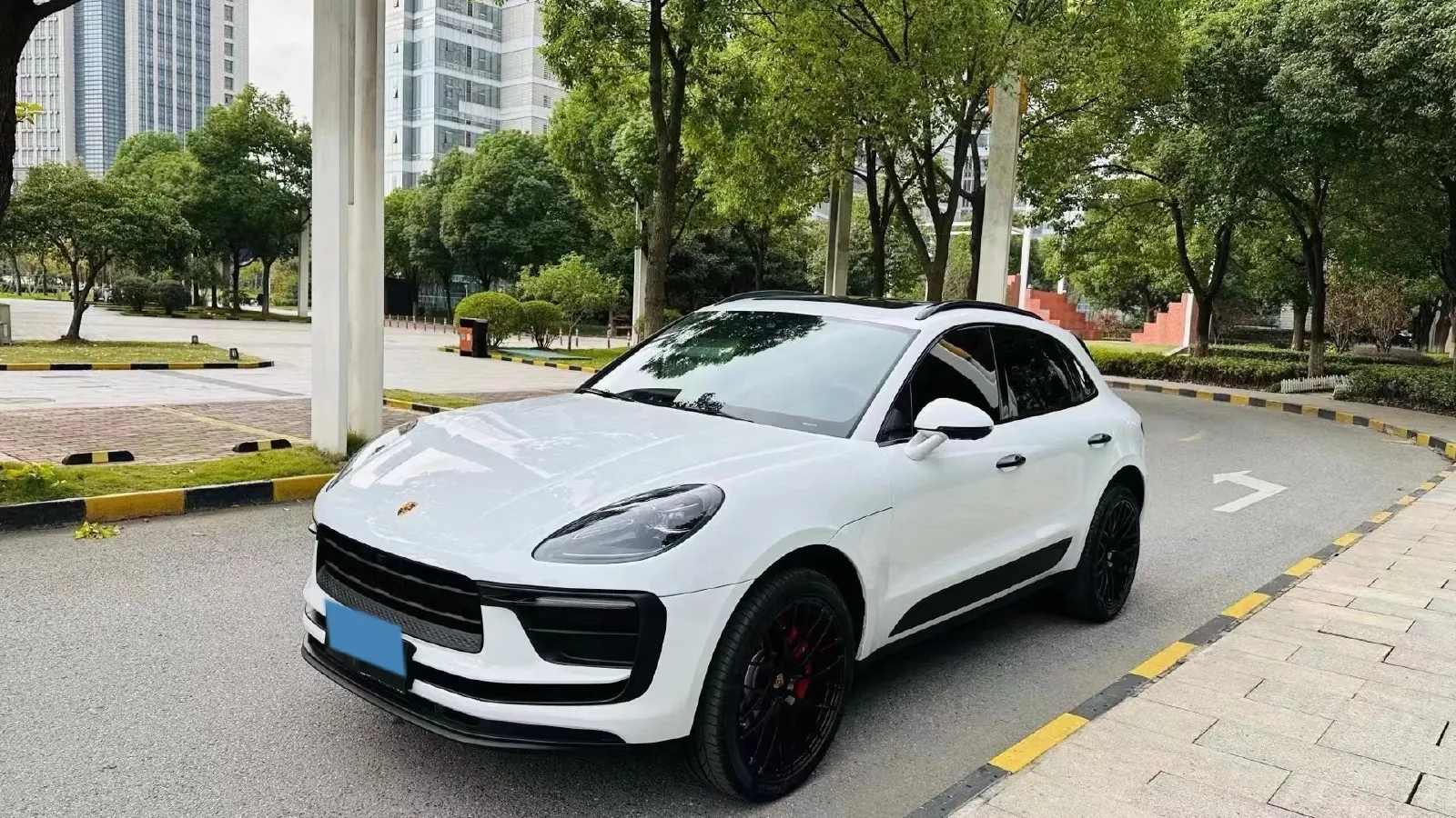 2022 Porsche Macan 2.0T 265HP L4 7DCT,autocango,china used car exporter,china ev exporter,chinese used car exporter,chinese used ev exporter