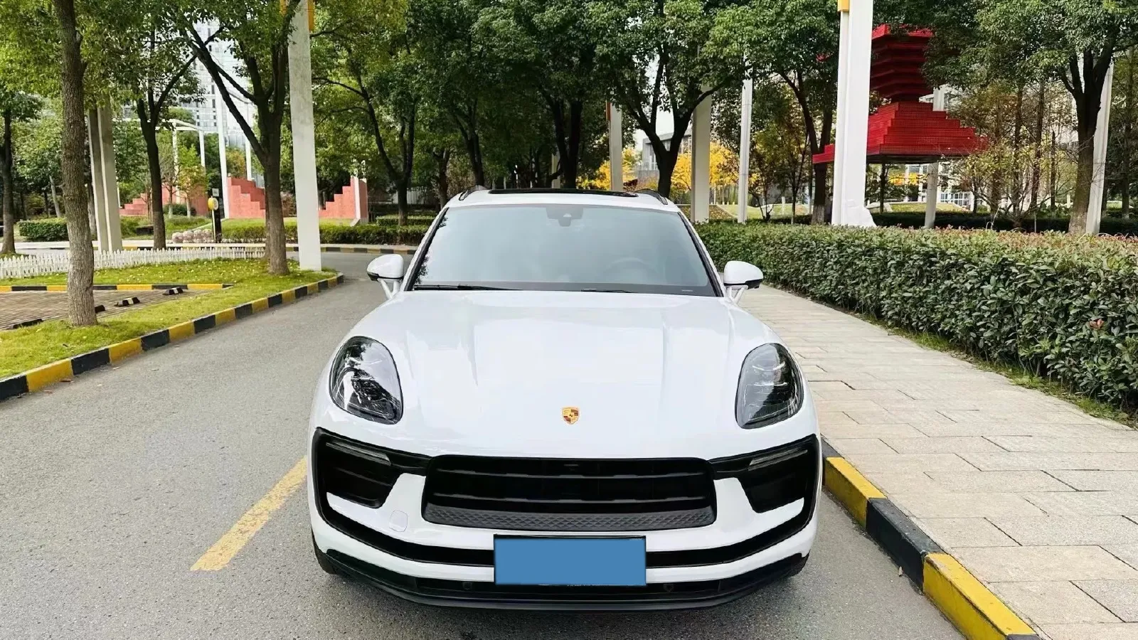 2022 Porsche Macan 2.0T 265HP L4 7DCT,autocango,china used car exporter,china ev exporter,chinese used car exporter,chinese used ev exporter