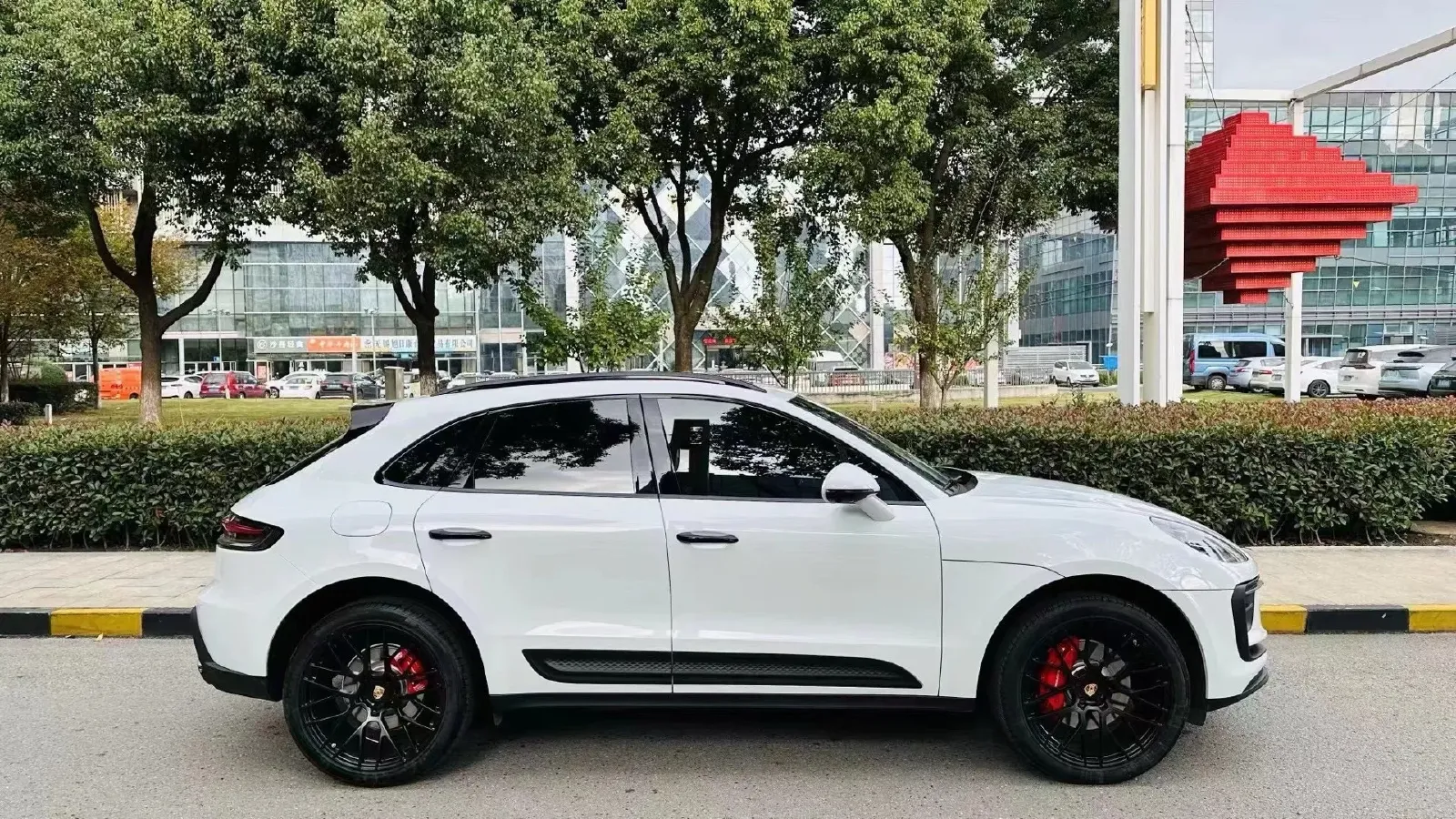 2022 Porsche Macan 2.0T 265HP L4 7DCT,autocango,china used car exporter,china ev exporter,chinese used car exporter,chinese used ev exporter