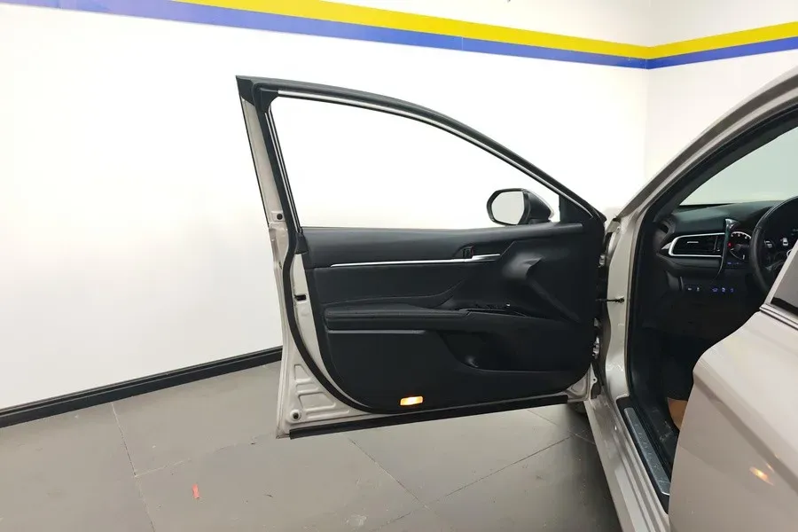 2021 Toyota Camry 2.0L 178HP L4 CVT,autocango,china used car exporter,china ev exporter,chinese used car exporter,chinese used ev exporter