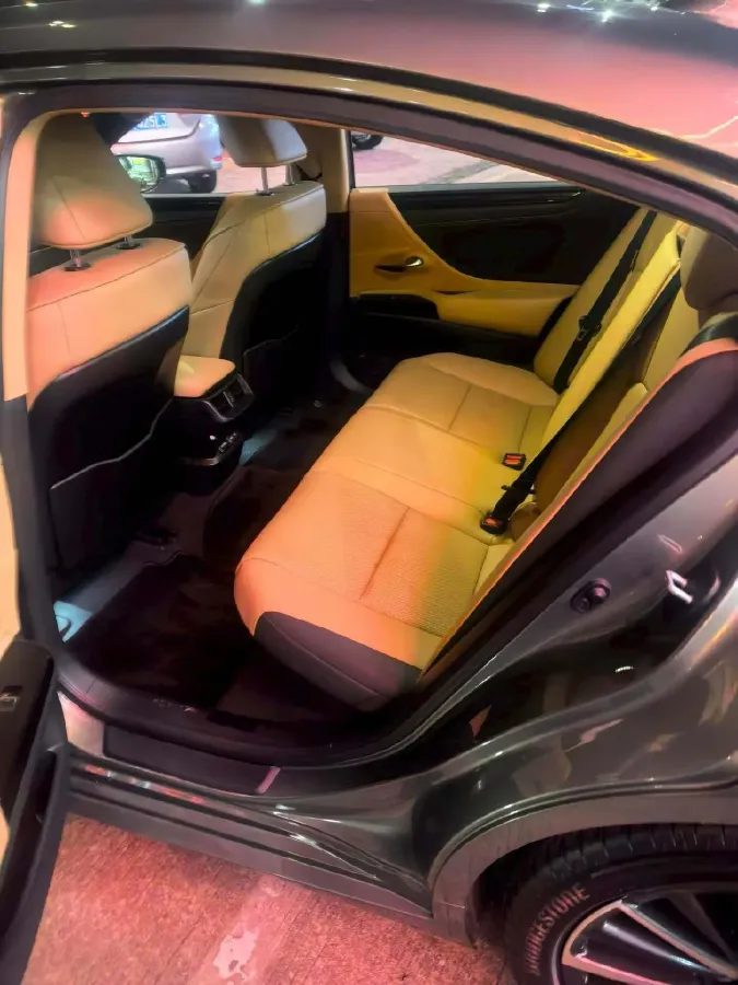 2021 Lexus ES 2.5L 178HP L4 E-CVT Hybrid,autocango,china used car exporter,china ev exporter,chinese used car exporter,chinese used ev exporter