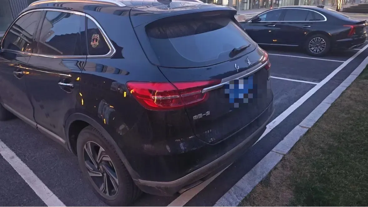 2022 HongQi HS5 2.0T 224HP L4 6AT,autocango,china used car exporter,china ev exporter,chinese used car exporter,chinese used ev exporter