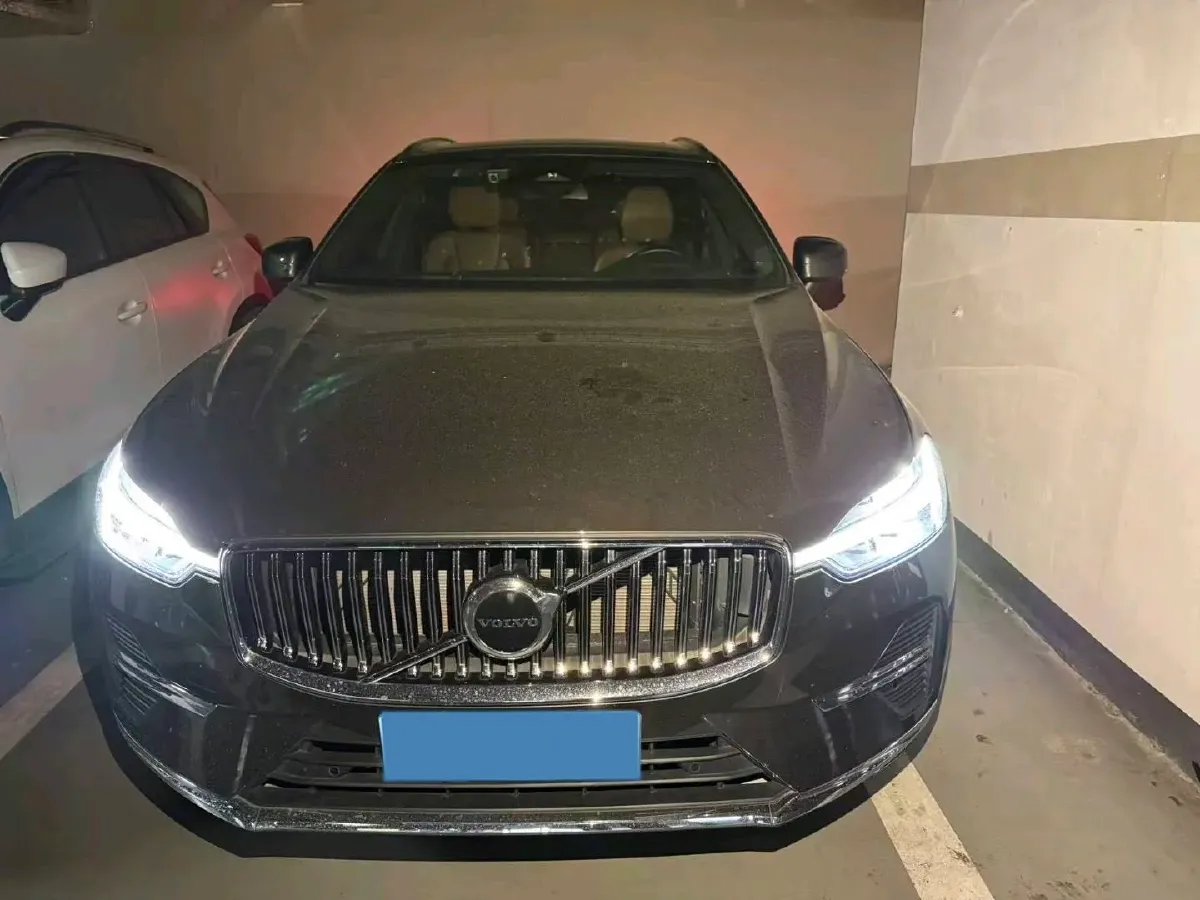2022 Volvo XC60 2.0T 250HP L4 8AT,autocango,china used car exporter,china ev exporter,chinese used car exporter,chinese used ev exporter