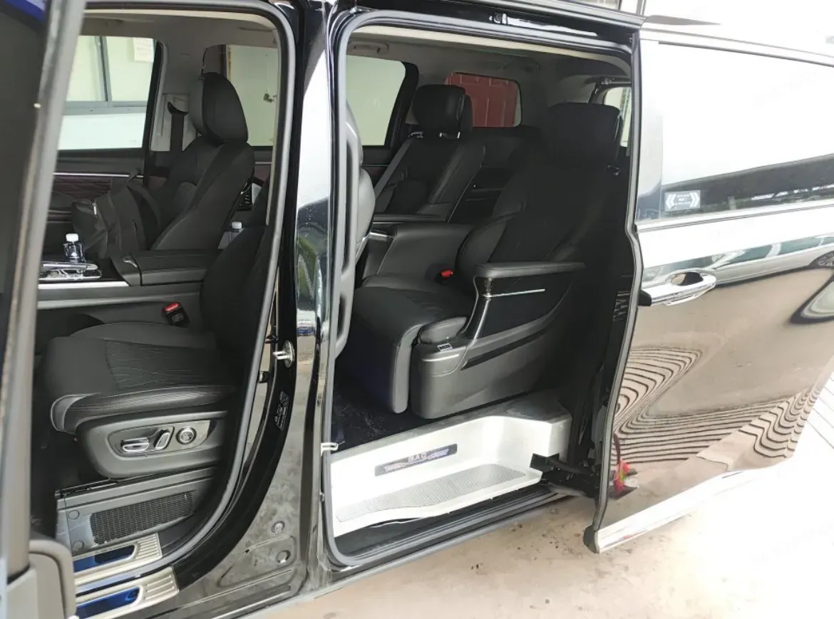 2024 GAC Trumpchi M8 2.0T 190HP L4 2DHT Hybrid,autocango,china used car exporter,china ev exporter,chinese used car exporter,chinese used ev exporter