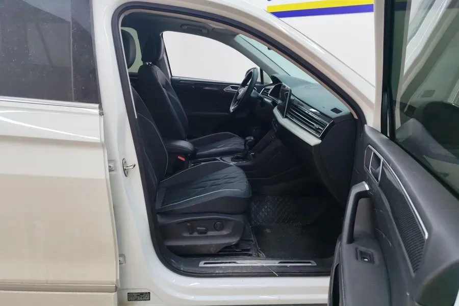 2023 Volkswagen Tiguan L 2.0T 186HP L4 7DCT,autocango,china used car exporter,china ev exporter,chinese used car exporter,chinese used ev exporter