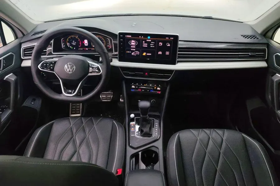 2023 Volkswagen Tiguan L 2.0T 186HP L4 7DCT,autocango,china used car exporter,china ev exporter,chinese used car exporter,chinese used ev exporter