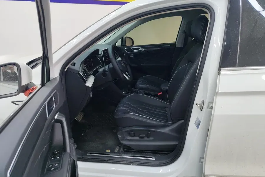 2023 Volkswagen Tiguan L 2.0T 186HP L4 7DCT,autocango,china used car exporter,china ev exporter,chinese used car exporter,chinese used ev exporter