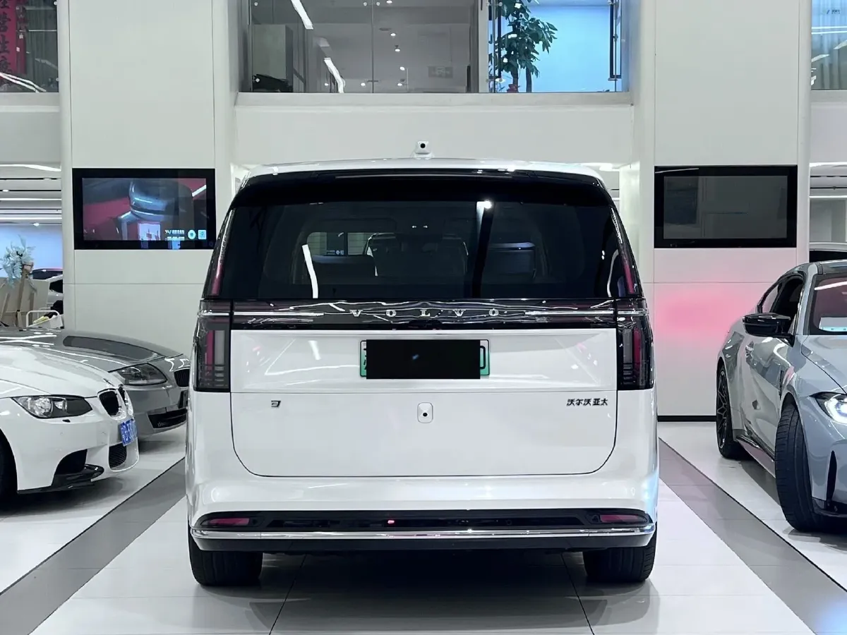 2025 Volvo EM90 BEV 116KWH,autocango,china used car exporter,china ev exporter,chinese used car exporter,chinese used ev exporter