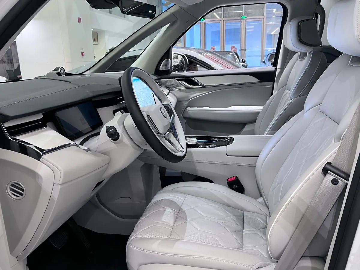 2025 Volvo EM90 BEV 116KWH,autocango,china used car exporter,china ev exporter,chinese used car exporter,chinese used ev exporter