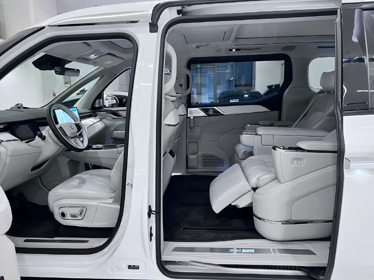 2025 Volvo EM90 BEV 116KWH,autocango,china used car exporter,china ev exporter,chinese used car exporter,chinese used ev exporter