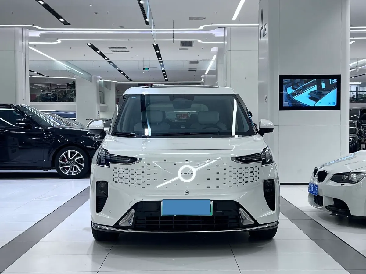 2025 Volvo EM90 BEV 116KWH,autocango,china used car exporter,china ev exporter,chinese used car exporter,chinese used ev exporter