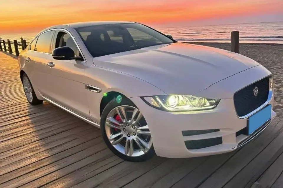 2018 Toyota Crown 2.0T 235HP L4 8AT,autocango,china used car exporter,china ev exporter,chinese used car exporter,chinese used ev exporter