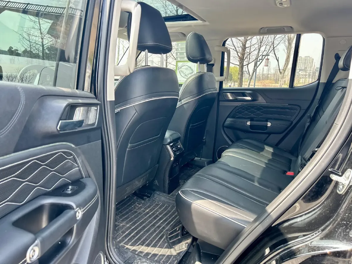 2023 Tank 300 2.0T 227HP L4 8AT,autocango,china used car exporter,china ev exporter,chinese used car exporter,chinese used ev exporter