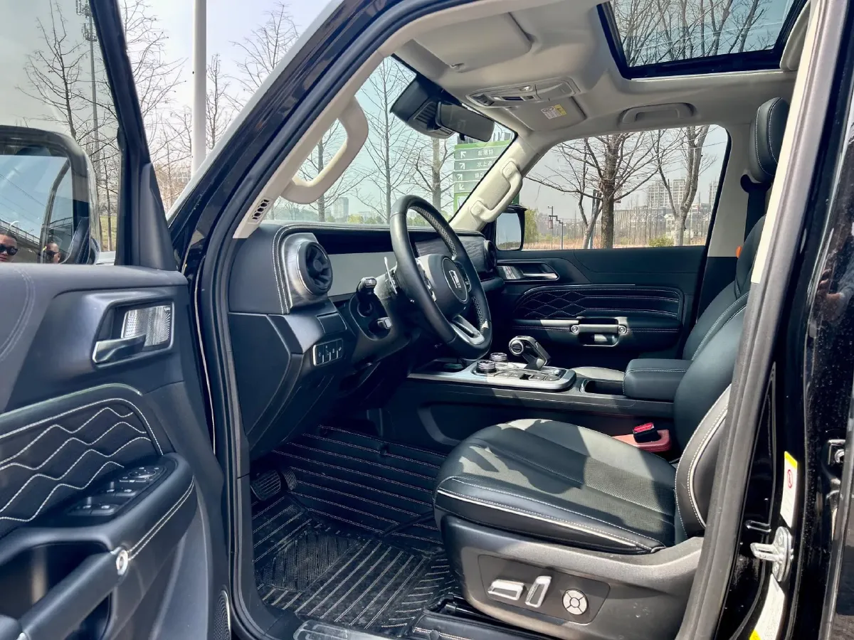 2023 Tank 300 2.0T 227HP L4 8AT,autocango,china used car exporter,china ev exporter,chinese used car exporter,chinese used ev exporter