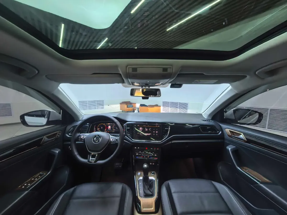 2022 Volkswagen T-Roc 1.4T 150HP L4 7DCT,autocango,china used car exporter,china ev exporter,chinese used car exporter,chinese used ev exporter