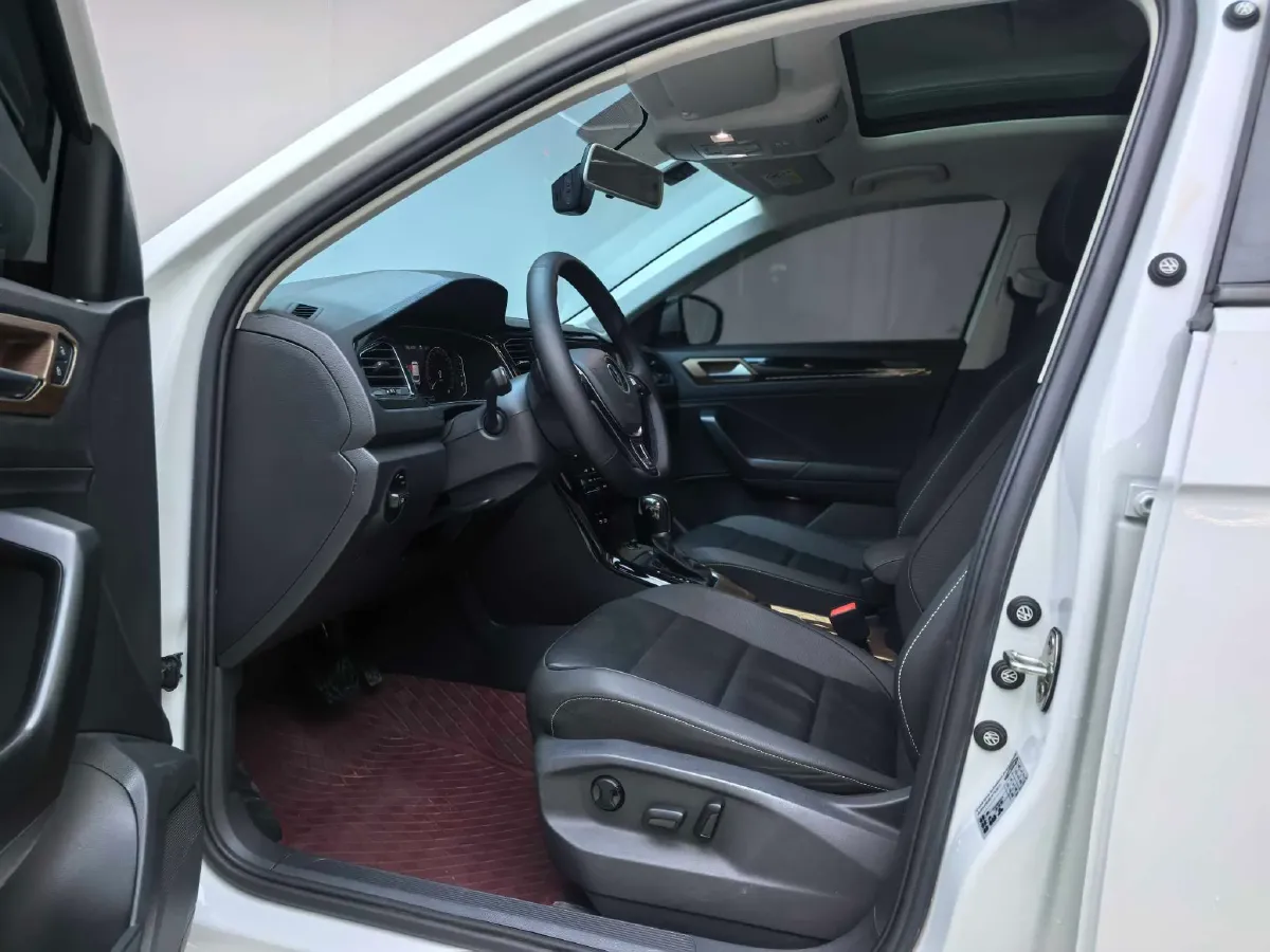 2022 Volkswagen T-Roc 1.4T 150HP L4 7DCT,autocango,china used car exporter,china ev exporter,chinese used car exporter,chinese used ev exporter