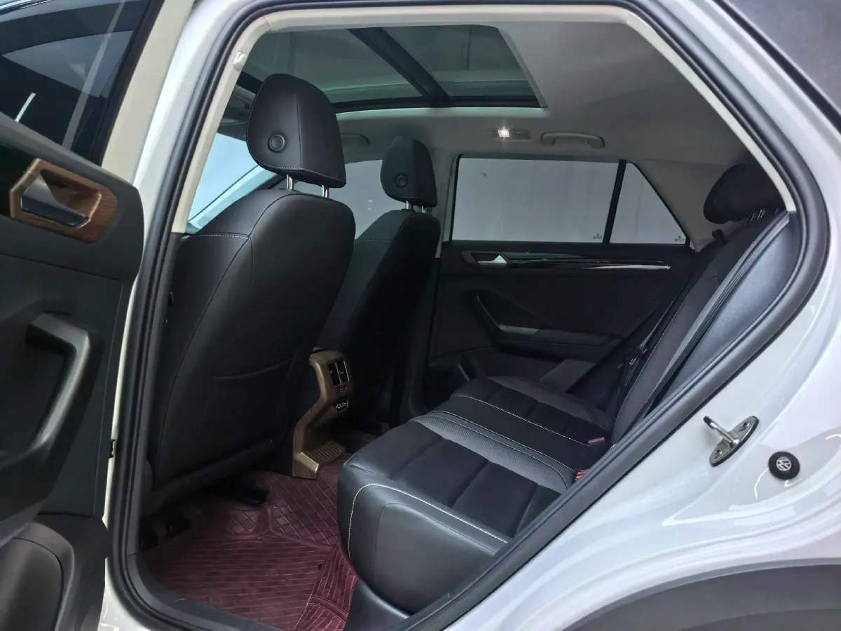 2022 Volkswagen T-Roc 1.4T 150HP L4 7DCT,autocango,china used car exporter,china ev exporter,chinese used car exporter,chinese used ev exporter