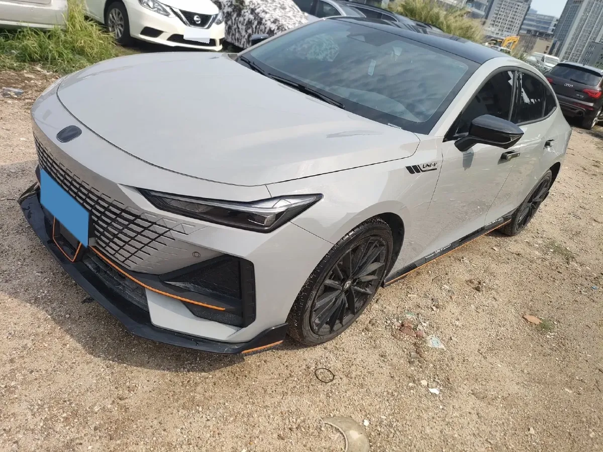 2023 ChangAn UNI-V 1.5T 188HP L4 7DCT,autocango,china used car exporter,china ev exporter,chinese used car exporter,chinese used ev exporter
