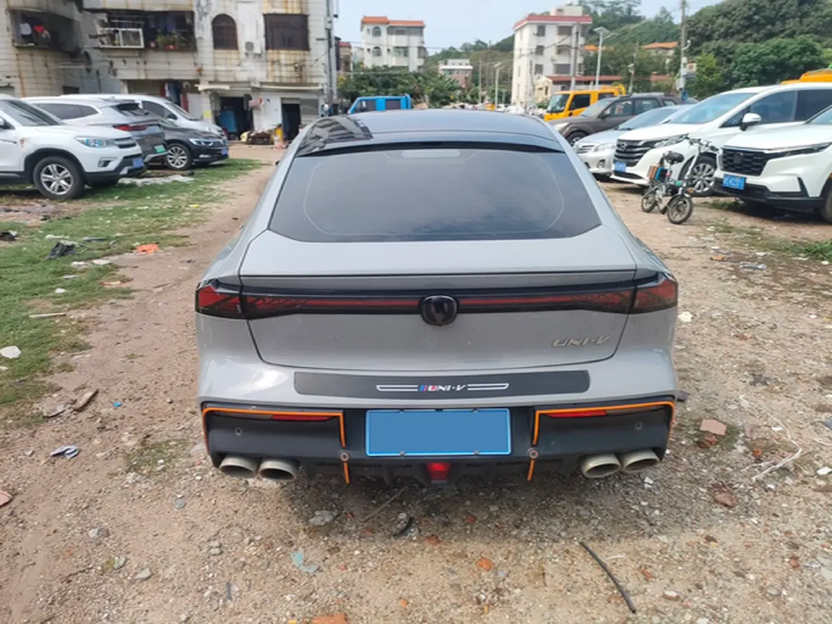 2023 ChangAn UNI-V 1.5T 188HP L4 7DCT,autocango,china used car exporter,china ev exporter,chinese used car exporter,chinese used ev exporter