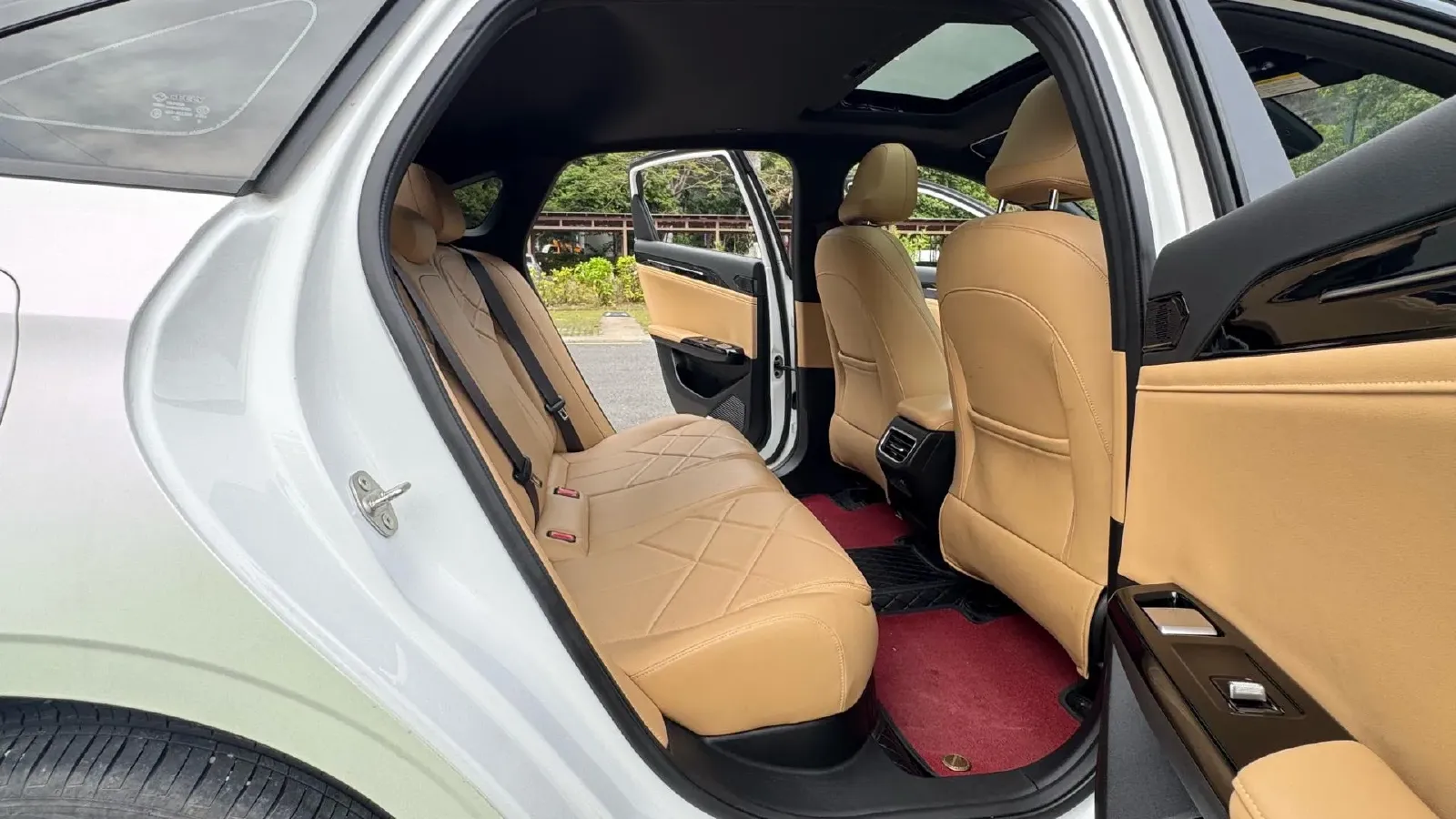 2023 Geely Galaxy L6 1.5T 163HP L4 3DHT PHEV,autocango,china used car exporter,china ev exporter,chinese used car exporter,chinese used ev exporter