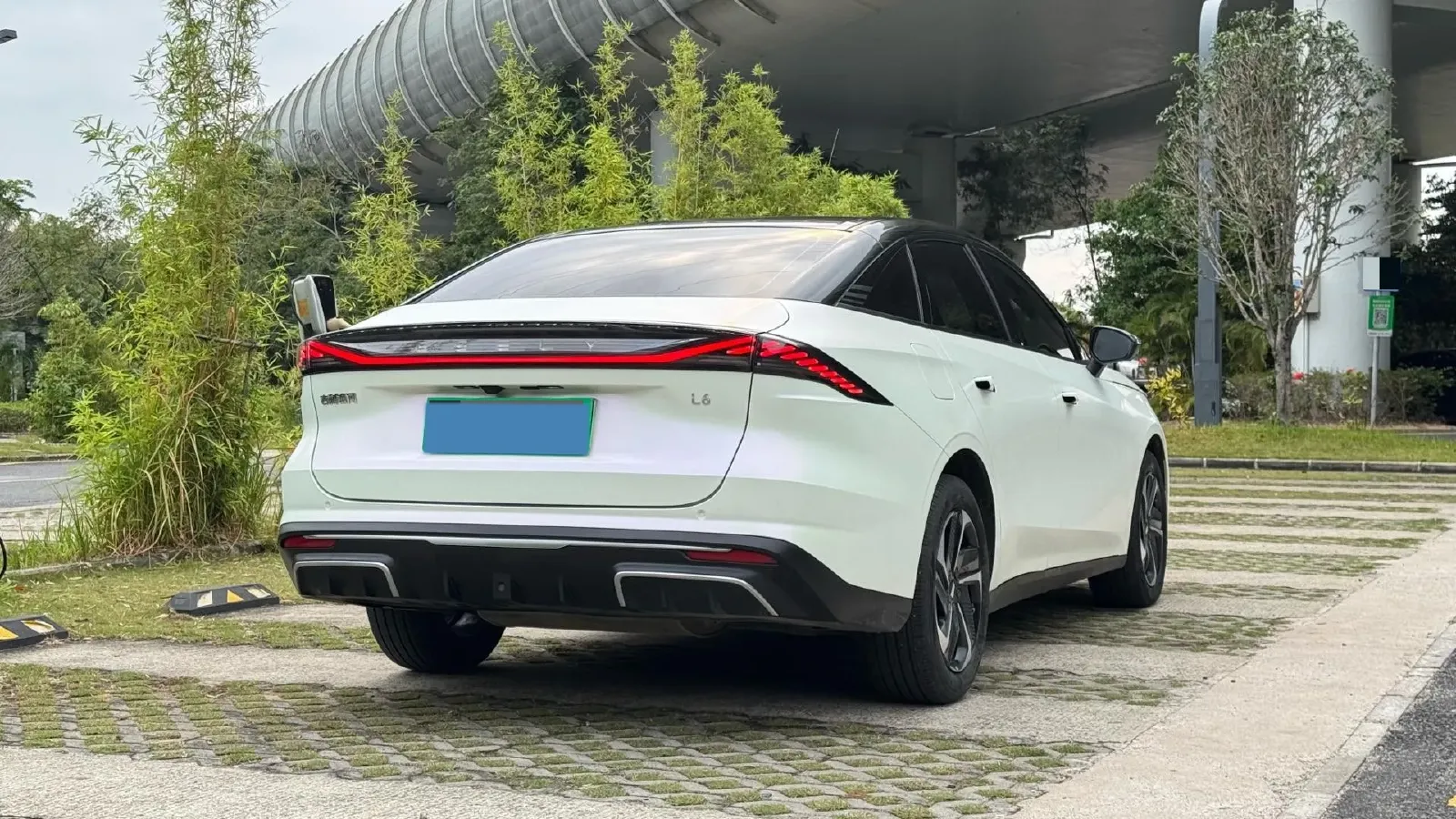 2023 Geely Galaxy L6 1.5T 163HP L4 3DHT PHEV,autocango,china used car exporter,china ev exporter,chinese used car exporter,chinese used ev exporter