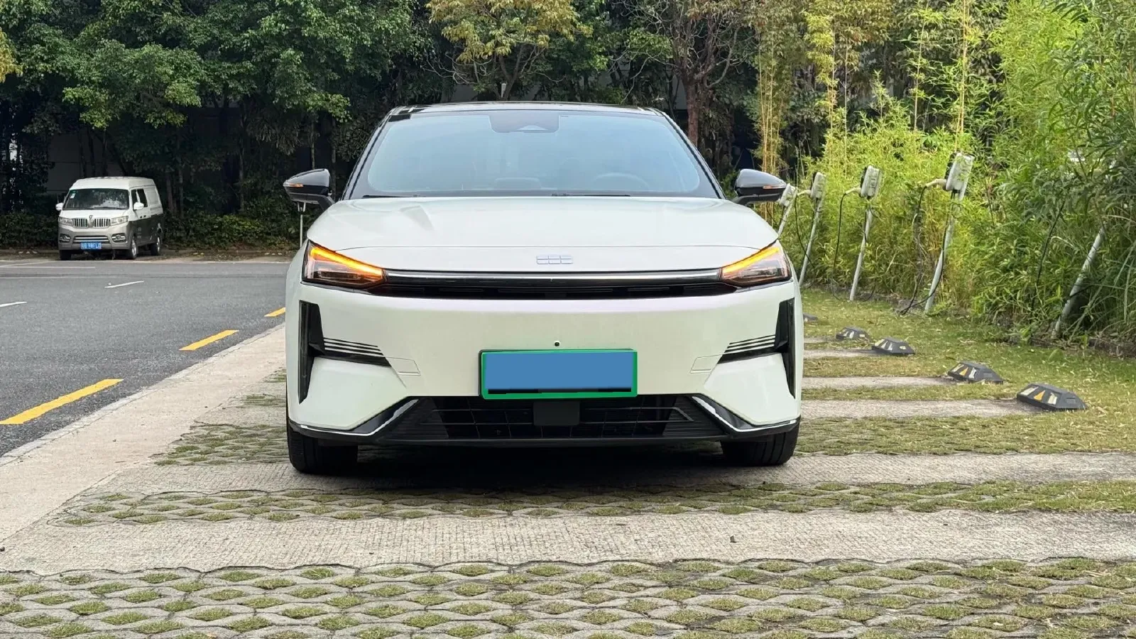 2023 Geely Galaxy L6 1.5T 163HP L4 3DHT PHEV,autocango,china used car exporter,china ev exporter,chinese used car exporter,chinese used ev exporter