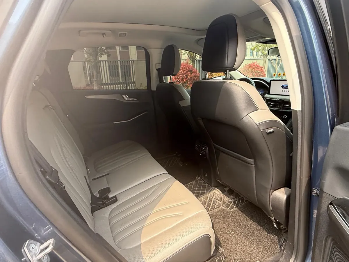 2020 Ford Escape 2.0T 248HP L4 8AT,autocango,china used car exporter,china ev exporter,chinese used car exporter,chinese used ev exporter