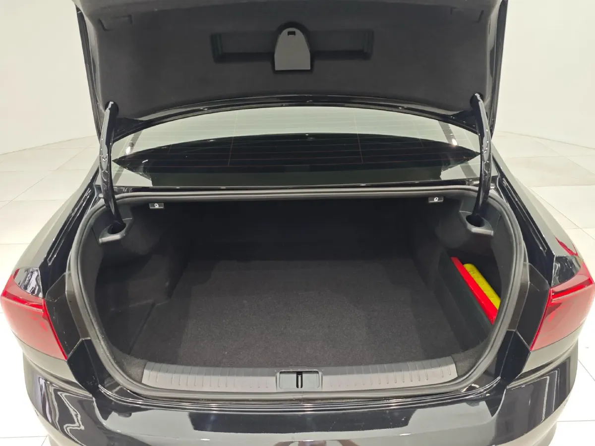 2023 Volkswagen Magotan 2.0T 186HP L4 7DCT,autocango,china used car exporter,china ev exporter,chinese used car exporter,chinese used ev exporter